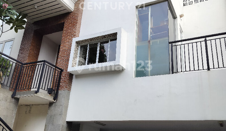 Disewakan Rumah Di Daerah Tenang Dan Nyaman Di Jakarta Selatan  1