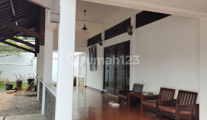 Dijual Rumah Dengan Halaman Yang Luas Di Jakarta Selatan 2