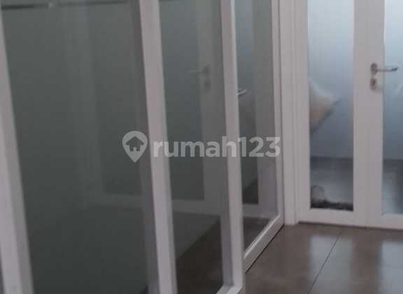 For Rent: Shop House in a Highly Strategic Location in South Jakarta