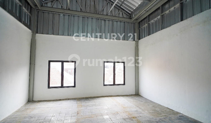 Warehouse for rent in a quite strategic location. Warehouse for rent in a quite strategic location.