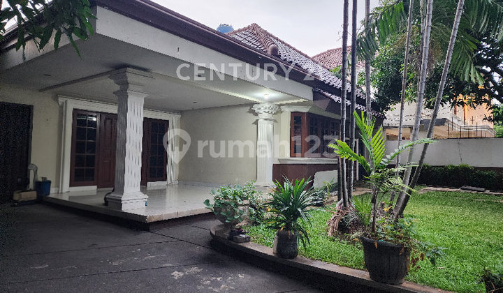 Rumah Lama Homey, Kotak, Golongan C Di Menteng, Jakarta Pusat Rumah Lama Homey, Kotak, Golongan C Di Menteng, Jakarta Pusat