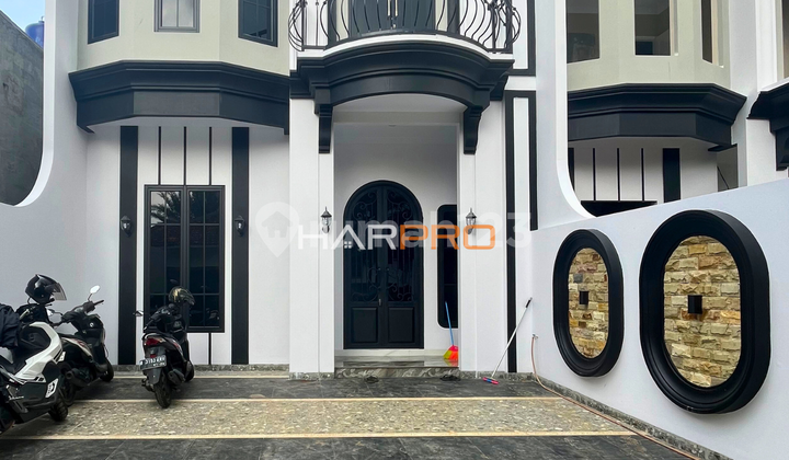 Exclusive Brand New American Classic House di Jagakarsa