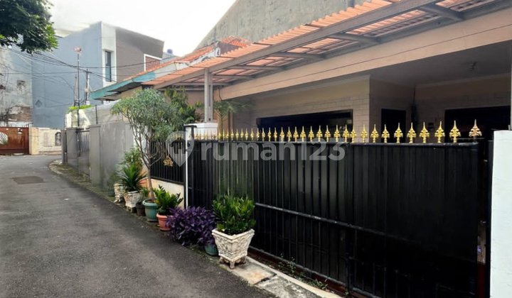 Tebet Barat,Jakarta Selatan (Rumah Lama Hitung Tanah)