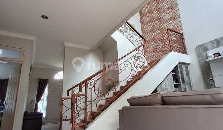 2.5-Story House Ready for Occupancy, Serene and Very Comfortable, 24-Hour Security Guarded. 2