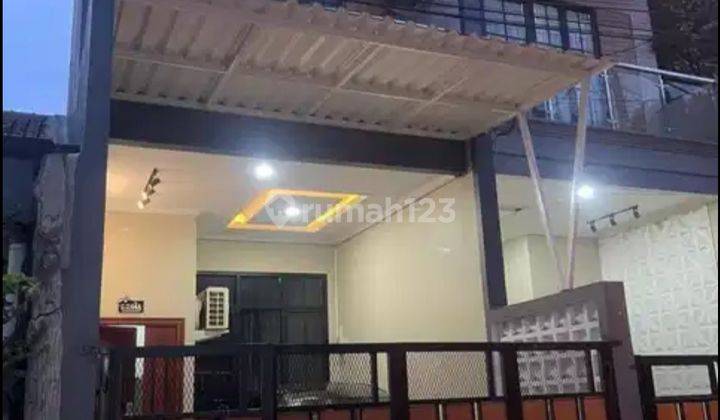 Rumah Cantik Siap Huni Lokasi Strategis, Bagus  1