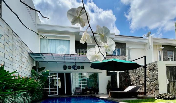 Rumah 2 Lantai Cantik Dan Ada Kolam Renang 2