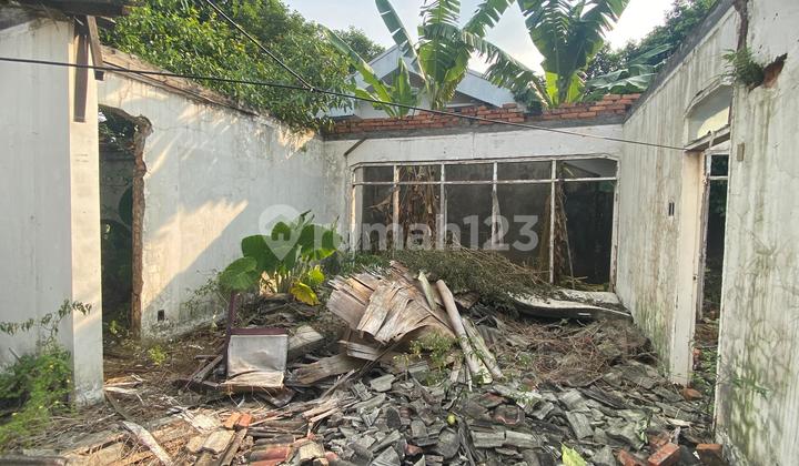 Kavling Dengan Bangunan Butuh Renov Total  2