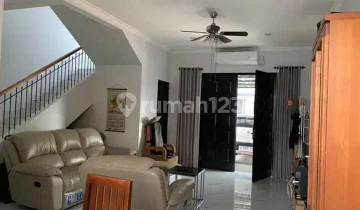 Two-Story House in the Cimanggis Area Near the Cimanggis Toll Gate, Depok.