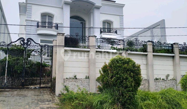 Rumah Araya Classic Modern Row Boulevard Dkt Kertajaya, Dharmahusada