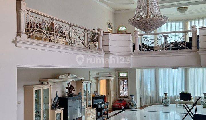 ruang keluarga rumah classic marmer mewah siap