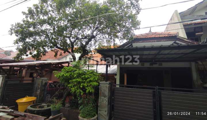 North Tenggilis House near Jemursari, Prapen, Kendangsari. North Tenggilis House near Jemursari, Prapen, Kendangsari.