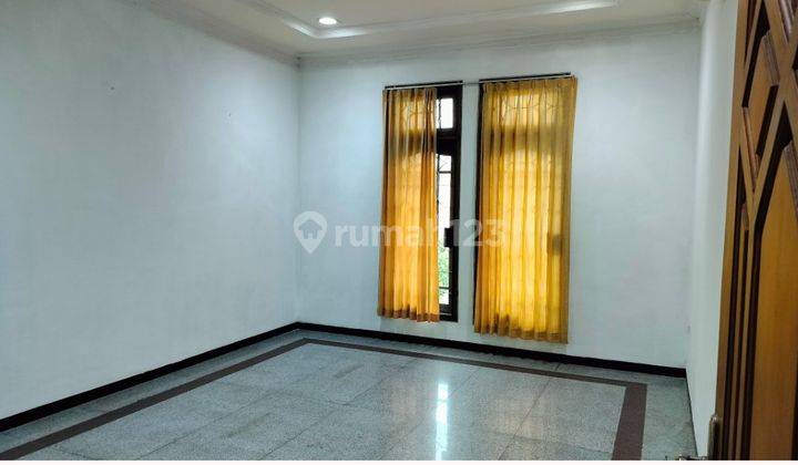 Rumah Classic Semi Furnished Sudah Renovasi Di Dharmahusada Indah 2