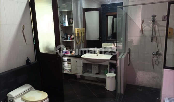 Kutisari Utara Has Swimming Pool Near Siwalankerto, Jemursari 2