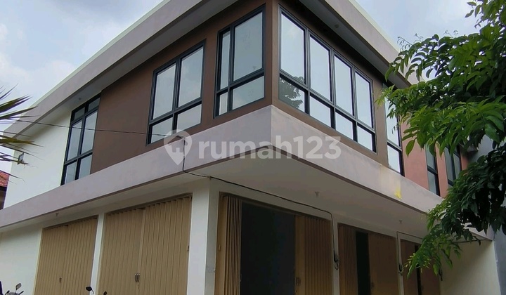 Ruko Tengah Kota Manyar Jaya Hook