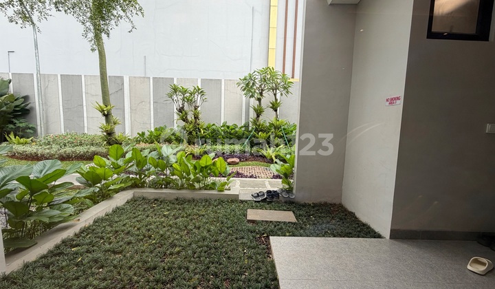 KPR Eligible, House, 2 Floors, Near Shopping Center, Installment Plans Available. 15