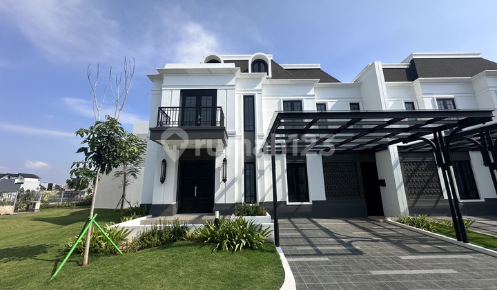 Rumah Posisi Hoek Lokasi Premium di Summarecon Crown Gading