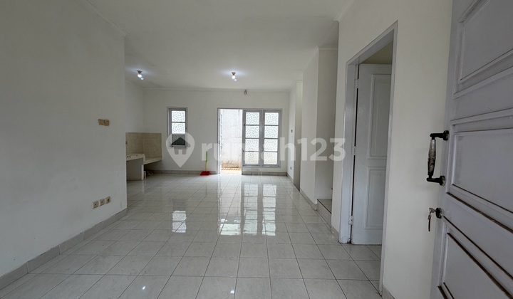 Dijual Murah Rumah Lebar 8 di Kota Wisata dengan 3 Bedroom Dijual Murah Rumah Lebar 8 di Kota Wisata dengan 3 Bedroom