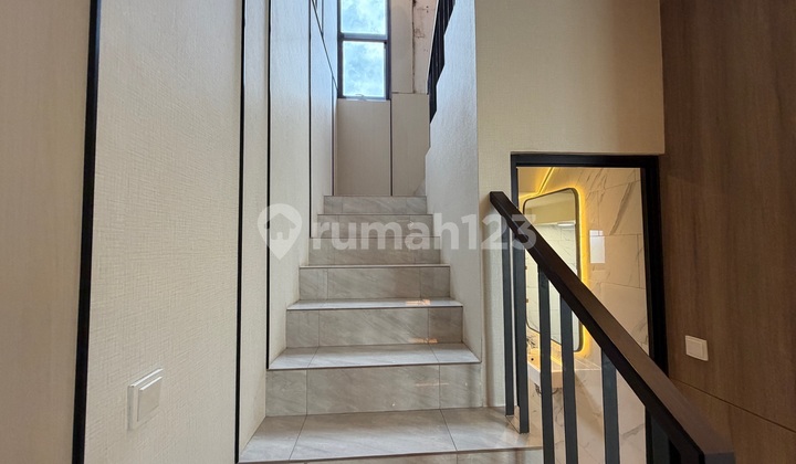 KPR Eligible, House, 2 Floors, Near Shopping Center, Installment Plans Available. 7