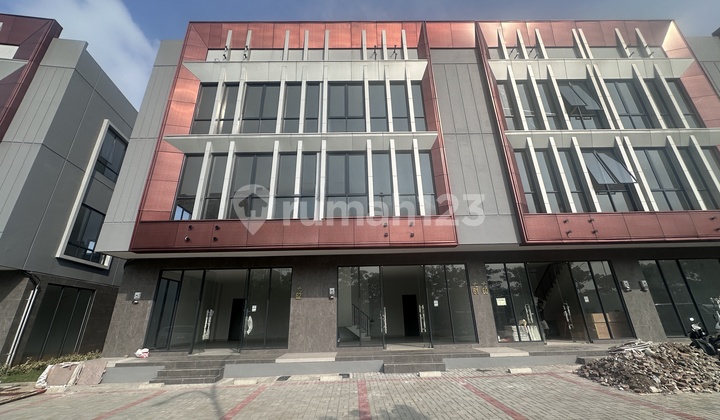 For Rent 3-Storey Attached Shophouse Facing Boulevard in Cibubur Tourism City