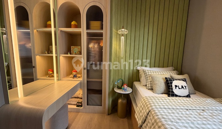 KPR Eligible, House, 2 Floors, Near Shopping Center, Installment Plans Available. 14