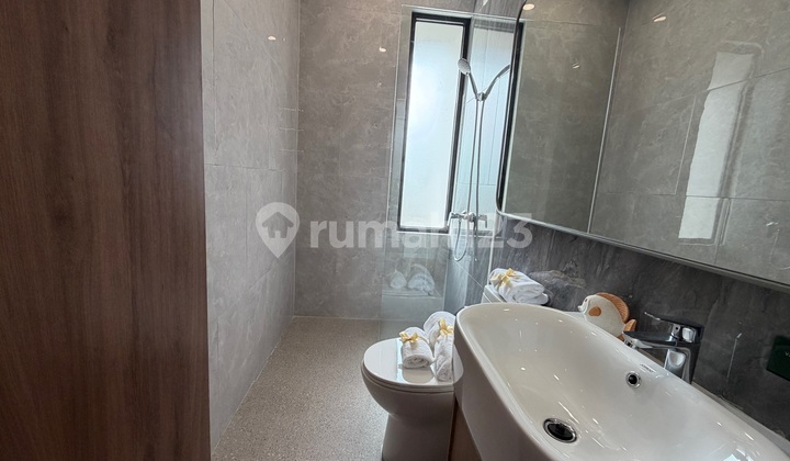 KPR Eligible, House, 2 Floors, Near Shopping Center, Installment Plans Available. 11