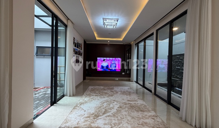 Dijual Rumah Mewah 3 Lantai di Cluster Premium Kota Wisata Rumah SHM Bagus di Blok Sm 7, Cluster Antherton Kota Wisata Residence Blok Sm 7 No.10, Ciangsana, Gunung Putri, Bogor, Jawa Barat, Indonesia, 16968, Kota Wisata 2