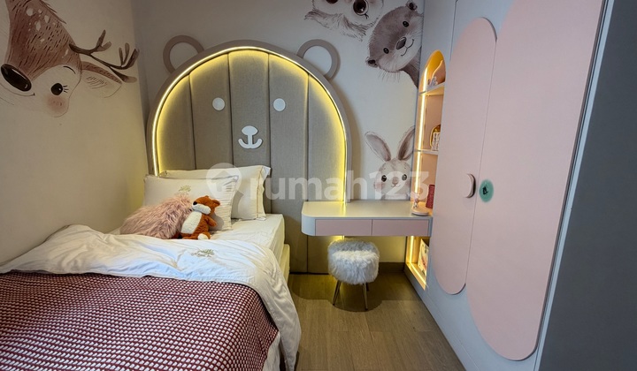 KPR Eligible, House, 2 Floors, Near Shopping Center, Installment Plans Available. 12