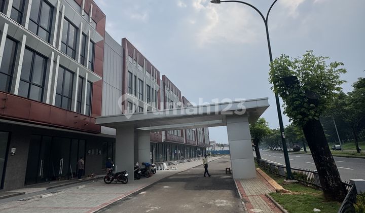 Front Row 3-Story Shop House for Rent Cheap Below Market Price. Prime Location in Cibubur Tourist City.