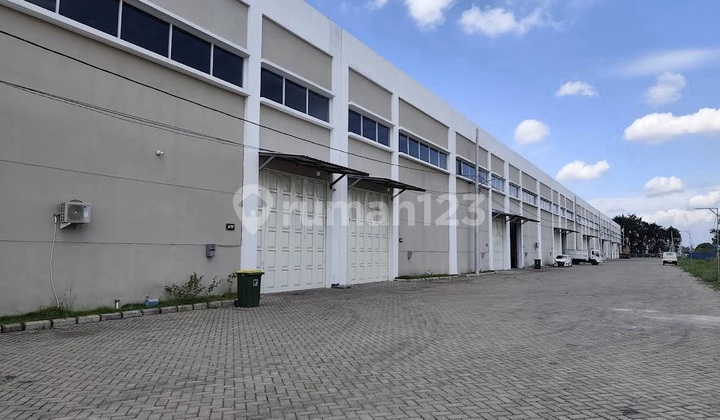 Warehouse for Sale in Driyorejo