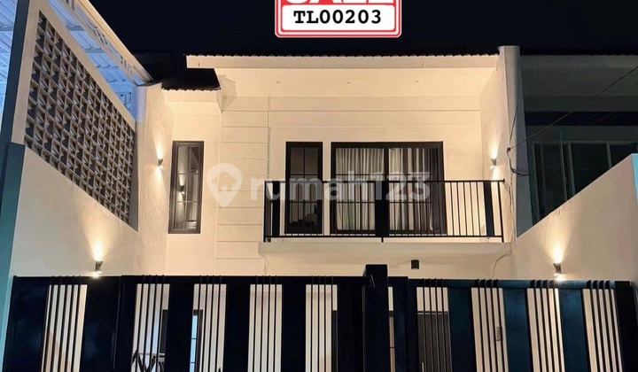 For Sale American Classic Green Mansion House