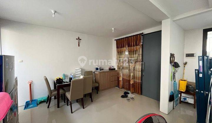 Disewakan Rumah Kontrakan Furnished di Royal Residence, Wiyung 2