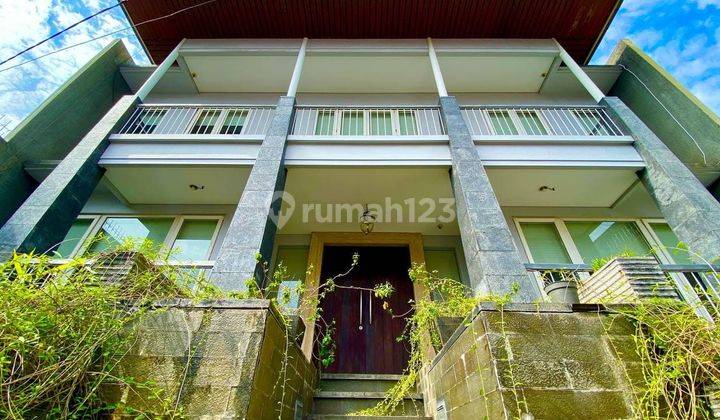 Rumah Cantik 3 Lantai di Jl Weleri Menteng 1