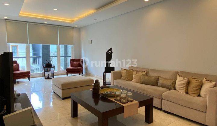 Rumah Cantik 3 Lantai di Jl Weleri Menteng 2