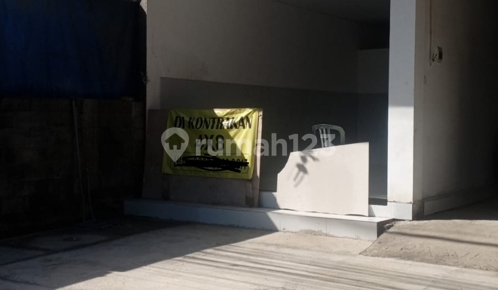 Store at Tanah Lot Main Road, Tourist Location and Busy