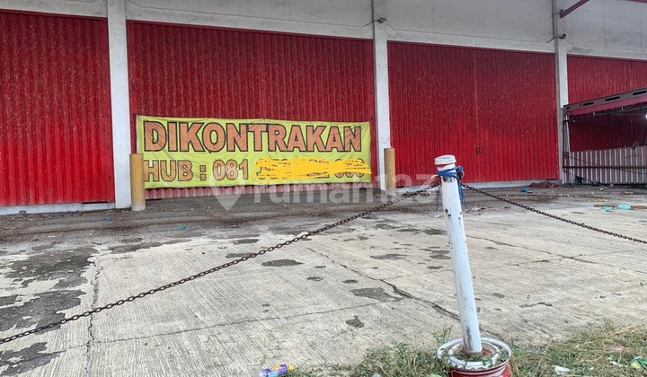 Strategic and Spacious Store Near Living World Mall