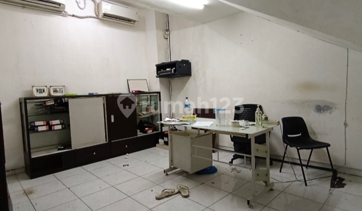 Exclusive 3.5-Storey Shop House, 160m² Land Area in Central Gatot Subroto 2