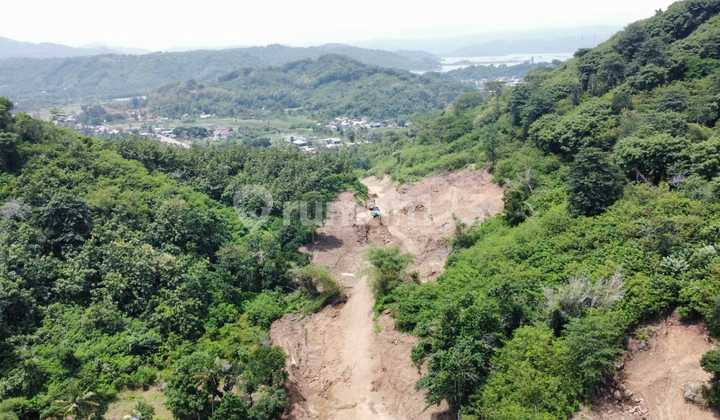 Strategic Hill Land near Gili Mas Port