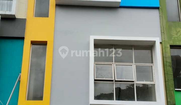 Arana 2.5-Story Ready-to-Use Shop House in Harapan Indah 2, Bekasi