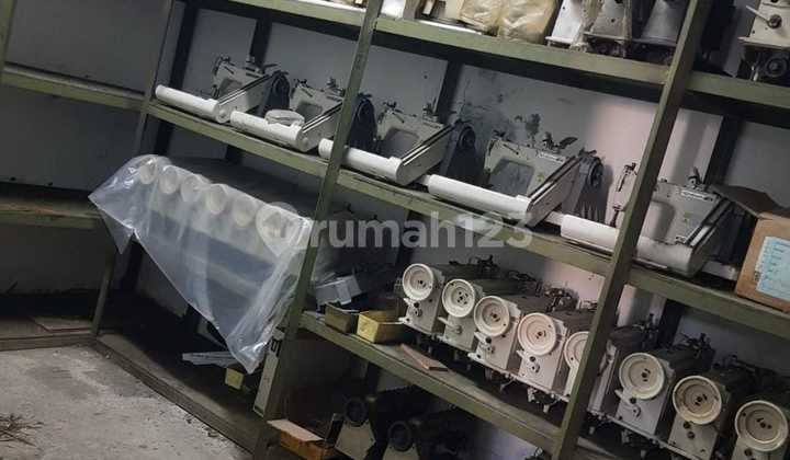 Former confectionery house and warehouse in Pulo Asem, Pulogadung, East Jakarta. Former confectionery house and warehouse in Pulo Asem, Pulogadung, East Jakarta.