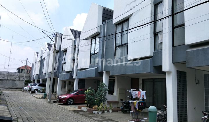 Rumah Baru Siap Huni Cluster Jatiwaringin Pondok Gede Bekasi