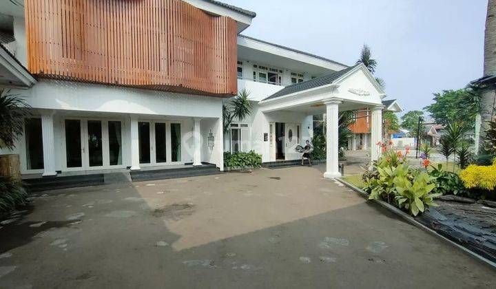 Rumah Villa Pinggir Jalan Raya Kodisi Cocok Untuk Tempat Usaha  2