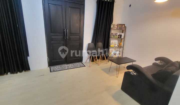 Rumah Terawat di Rancamanyar