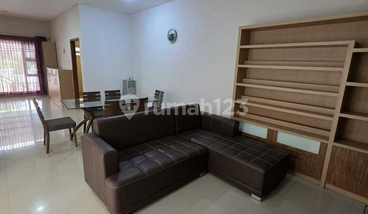 Disewakan Rumah 2 Lantai Full Furnished Nyaman Siap Huni Minimalis Loaksi di Setraduta Bandung 1