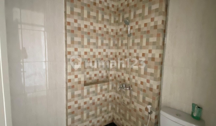 Beautiful Well-Maintained Ready-to-Live House in Lengkong Area 2