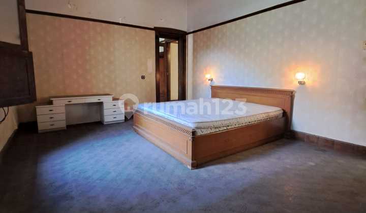 Well-Maintained Dutch Building House Ready to Use 1