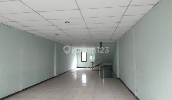 Disewakan Ruko 3,5 Lantai Nyaman siap Pakai Lokasi di Jend Sudirman Bandung 1
