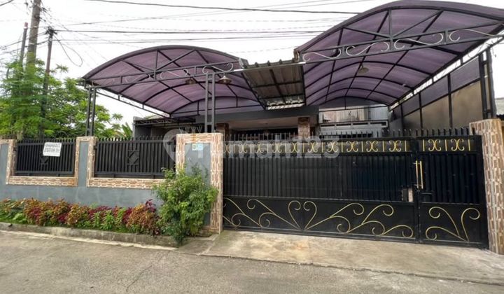 Strategic, Comfortable, and Secure Residence in Vitara Depok