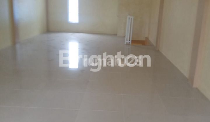 Container access shophouse for warehouse-office