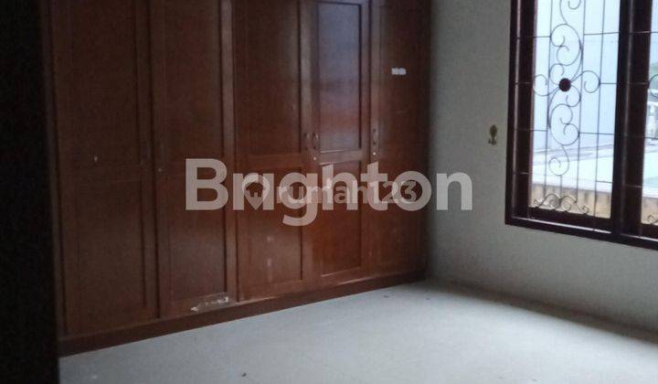 Rumah Pupuk Ada Kolam Renang 2