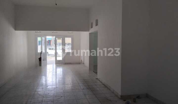 Disewakan Rumah Main Road Strategis Cocok Utk Usaha Riau Bandung
